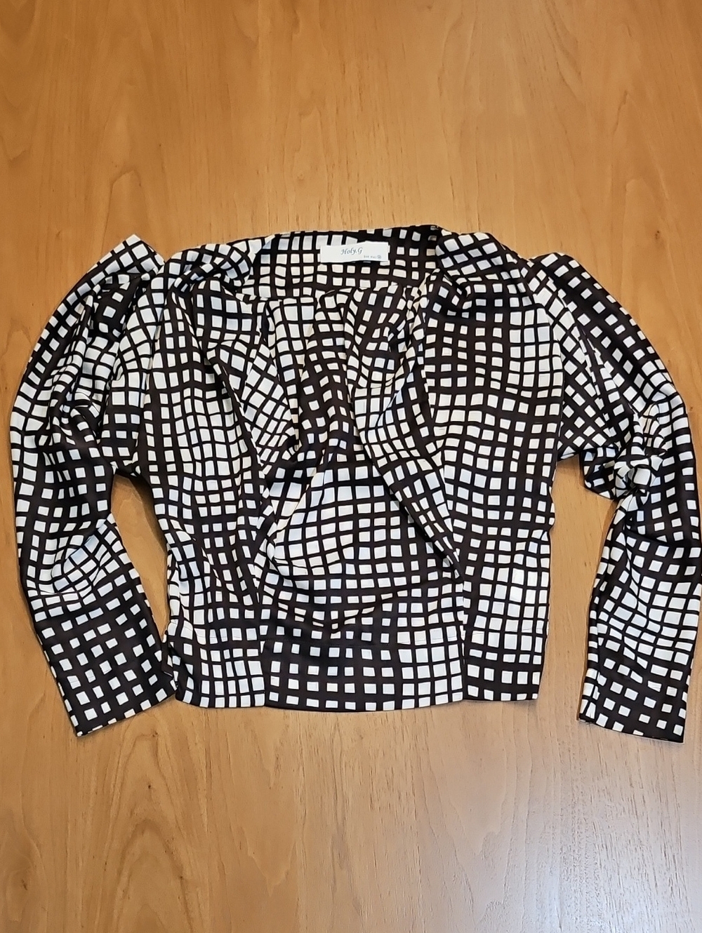 Black & White Architectural Grid Button-Front Women’s Shirt In Size Medium